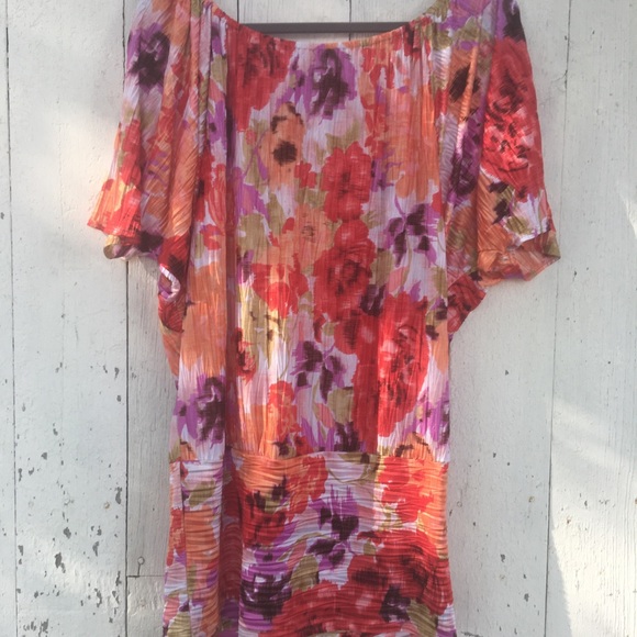 Tryst floral tunic. L. Gorgeous! - Picture 3 of 5